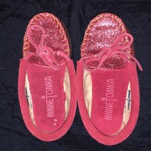 Pink Minnetonka’s kids size8